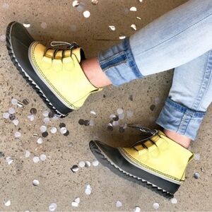 Sorel Out N About Yellow Waterproof Duck Boots Size: 9 black waterproof rain